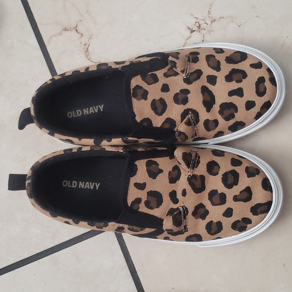 5 pairs of Girl's Shoes - Picture 4 of 7